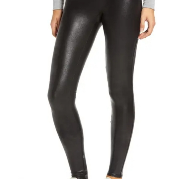 Hot Pleather leggings 🔥 - Picture 2 of 4